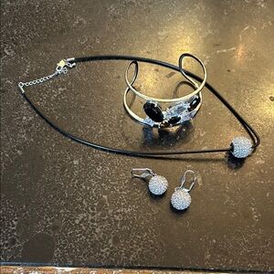 Chic Black and Gold Bracelet